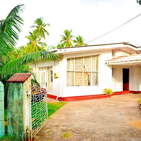 Aeroform Homestay Negombo Extérieur photo